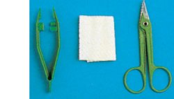 SET PER RIMOZIONE SUTURE CONFEZIONATO IN BLISTER RIGIDO, CONTENENTE FORBICE, PINZA E GARZA - famajoy.it