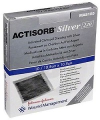 MEDICAZIONE IN CARBONE ATTIVO CON ARGENTO ACTISORB SILVER 10,5X10,5 CM 3 PEZZI - famajoy.it